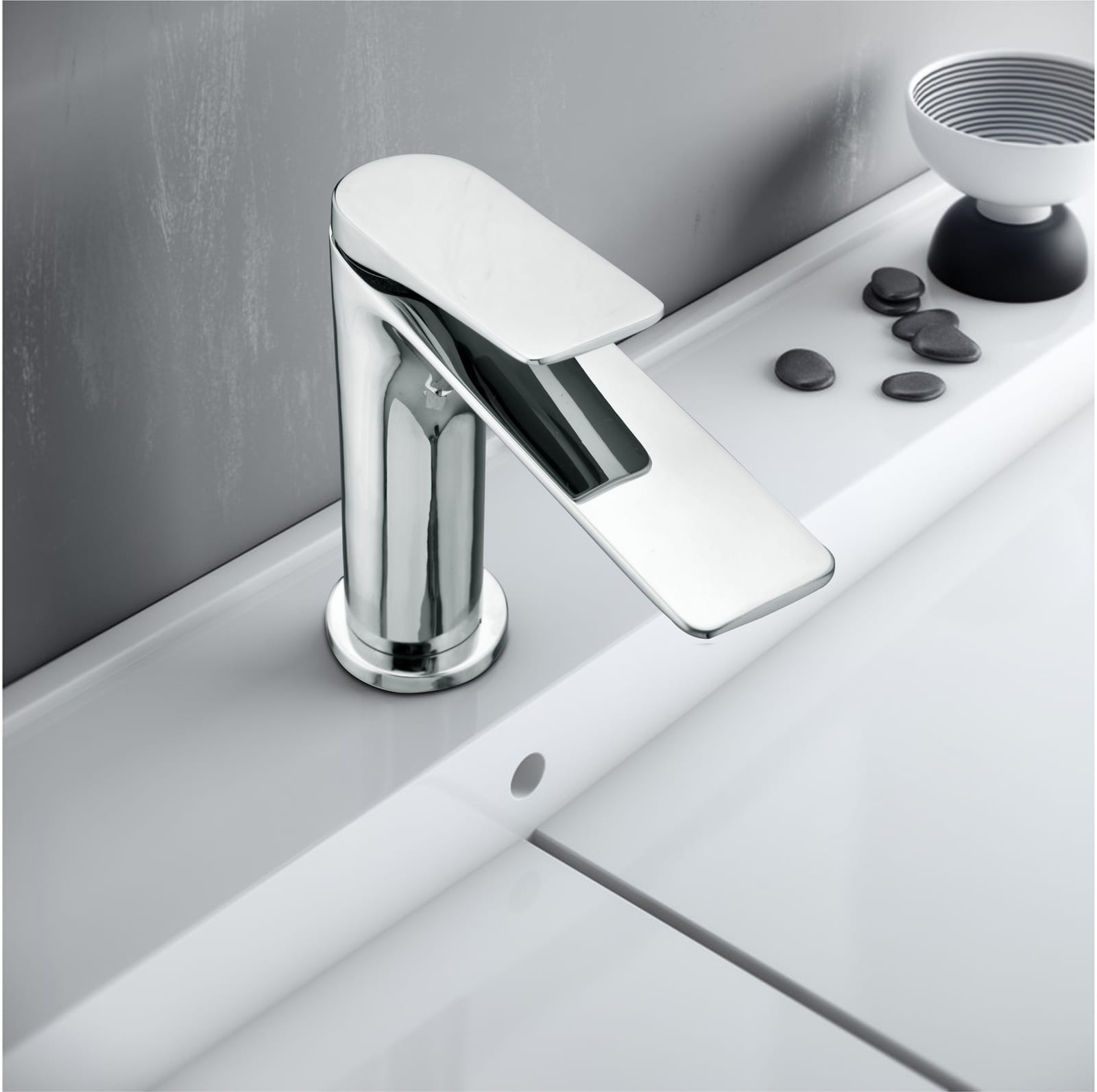 Aliva collection — sculpted brass fittings